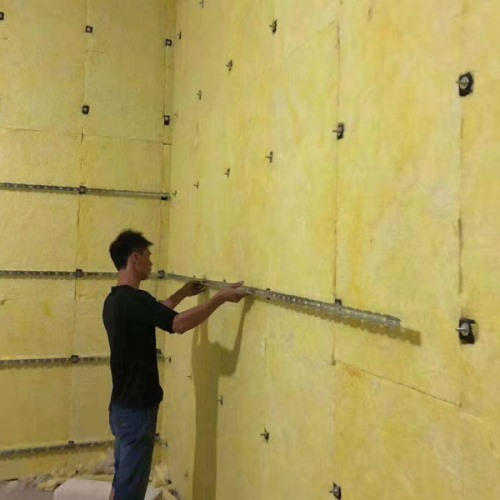 玻璃棉板施工現(xiàn)場(chǎng)