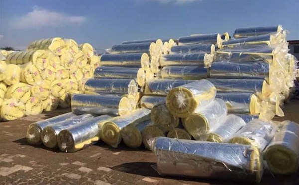 玻璃棉卷氈的安裝需要專用的粘結(jié)膠來解決粘結(jié)問題