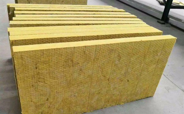 南陽復(fù)合巖棉板與玻璃棉板有什么區(qū)別呢？