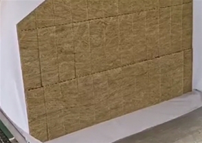 巖棉板車(chē)間生產(chǎn)中